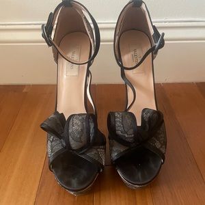 Valentino Garavani Lace & Bow Open Toe Platform Pumps